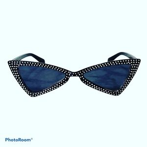 Black Cat-Eye Triangle Retro 70’s Style Sunglasses with white Rhinestones NWOT